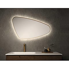 INK SP23 spiegel met organische vorm in stalen kader rechter versie voorzien van dimbare LED-verlichting, verwarming en colour-changing 70 x 120 x 4 cm, mat goud